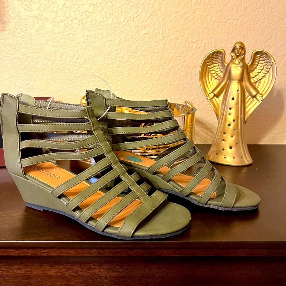 beautiful modern and elegant  sandals for beautiful occasions
